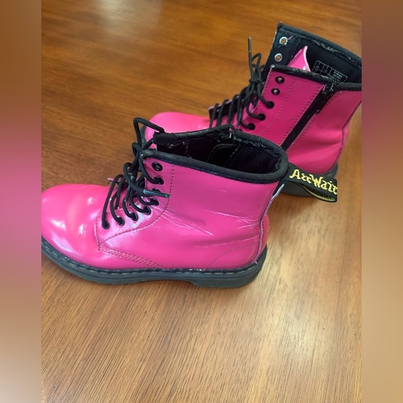 Dr. Martens Doc Martens Air Wair Kids Hot Pink Zipper Boot patent lamper size 3 - Picture 4 of 12